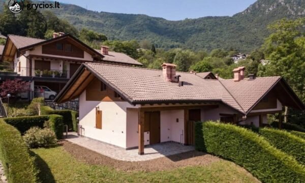 Italijoje, Bergamo prov., Sant'Omobono Terme mstl., parduodama 75 kv.m. vila